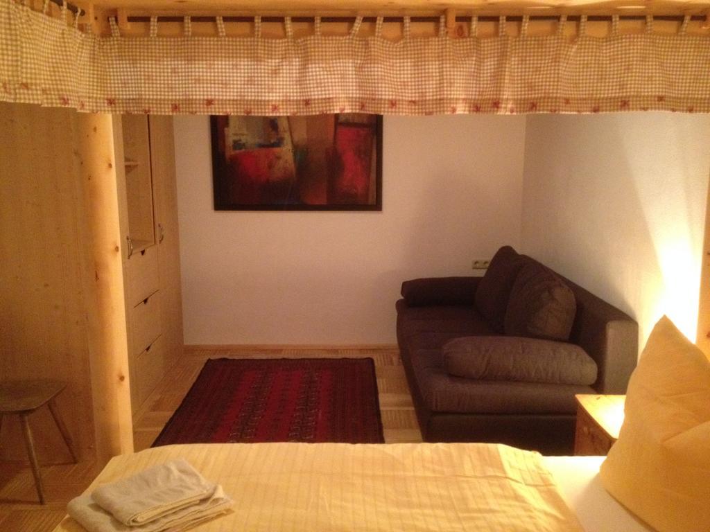 Alm-Apartments Heiligenblut Szoba fotó