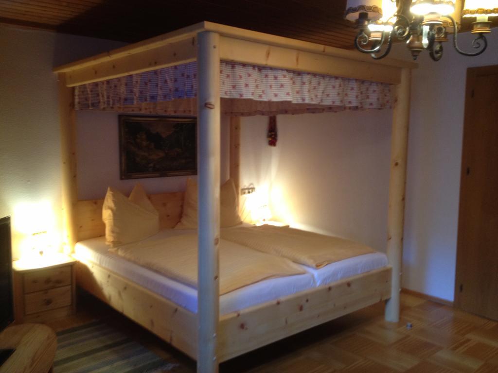 Alm-Apartments Heiligenblut Szoba fotó