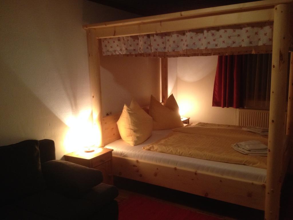 Alm-Apartments Heiligenblut Szoba fotó